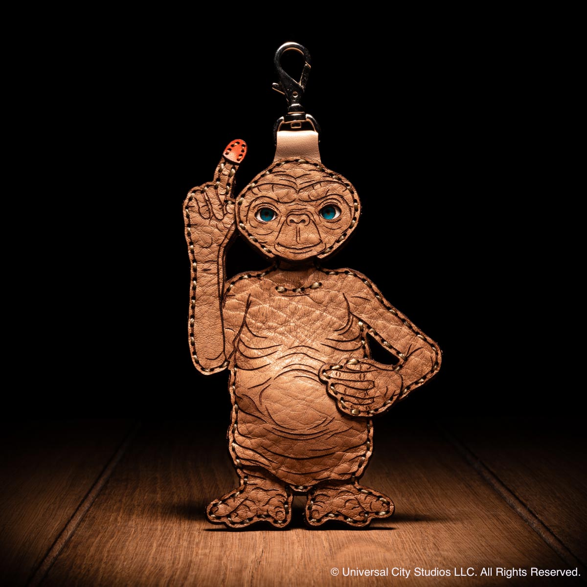 1982年公開の映画『E.T.』とレザーブランド OJAGA DESIGN とのコラボレーションレザーアイテムが登場です。