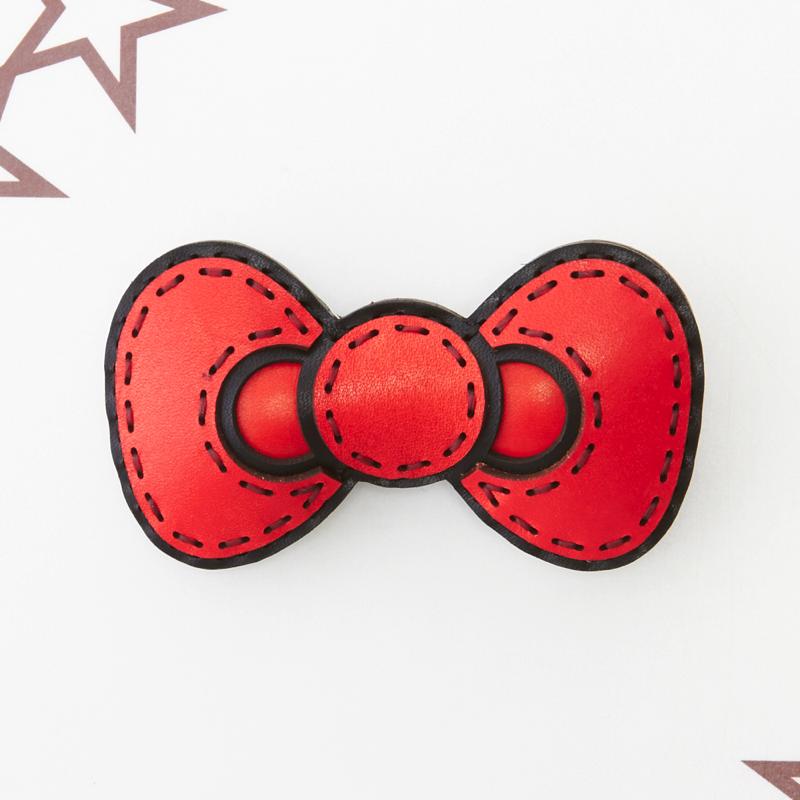 HELLO KITTY RIBBON BADGE