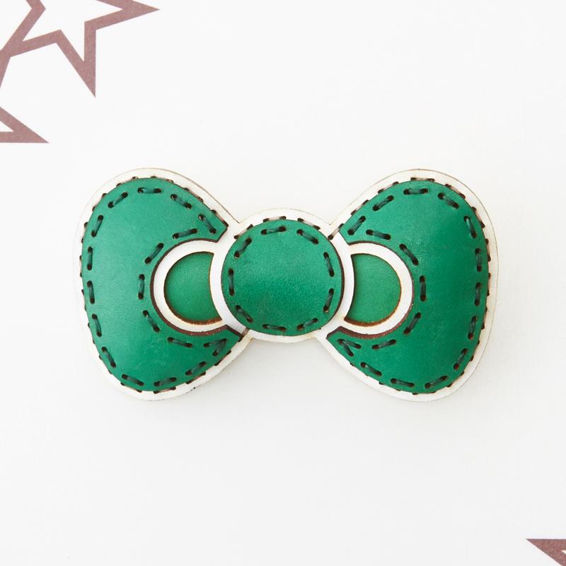 HELLO KITTY RIBBON BADGE