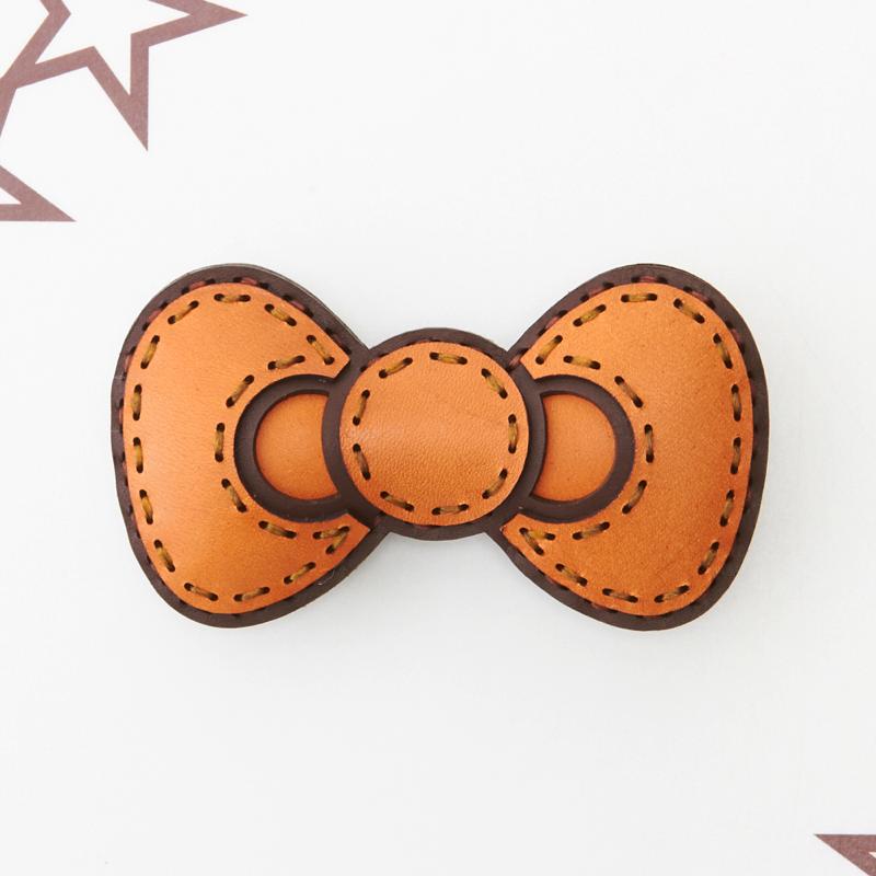 HELLO KITTY RIBBON BADGE