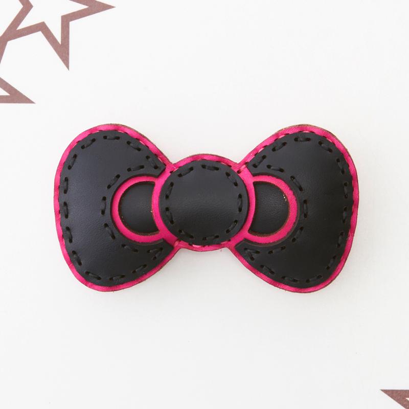 HELLO KITTY RIBBON BADGE