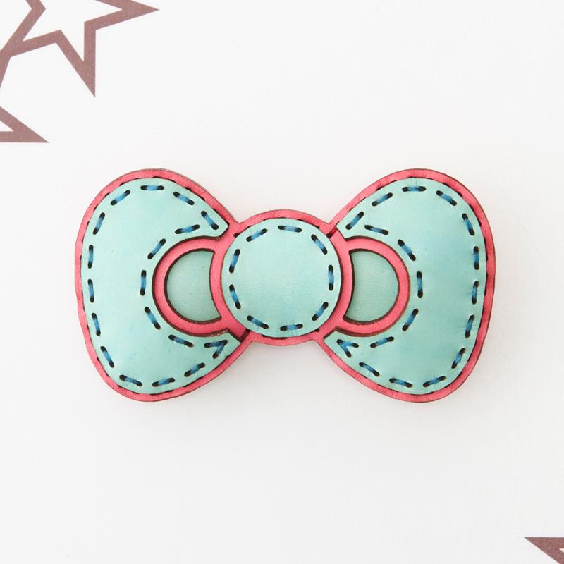 HELLO KITTY RIBBON BADGE
