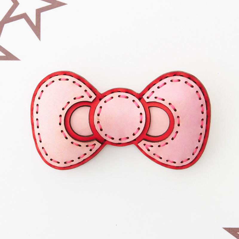 HELLO KITTY RIBBON BADGE