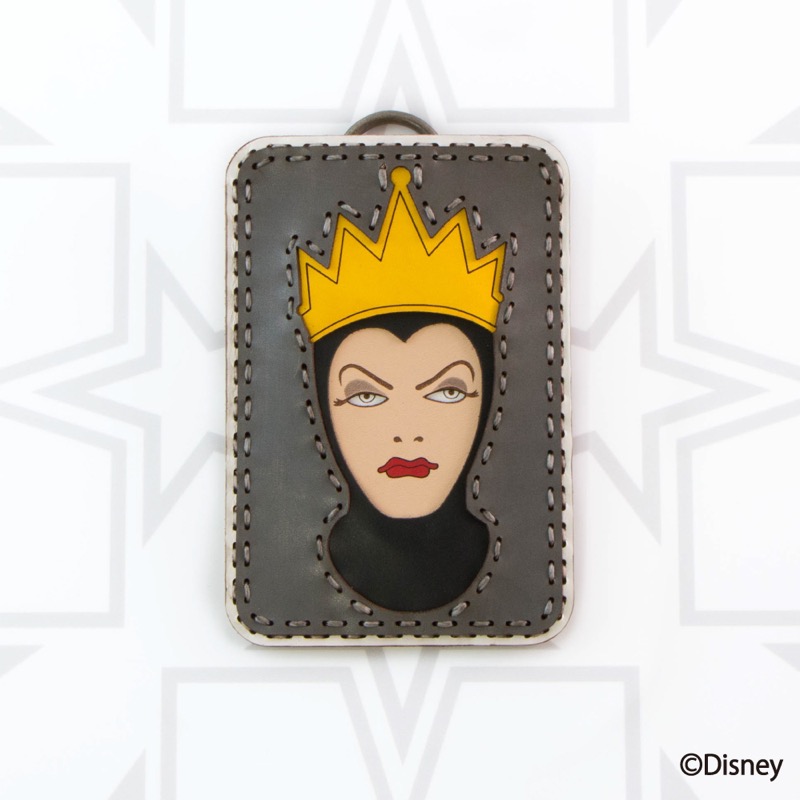 ディズニーヴィランズ / レザーパスケース (女王)