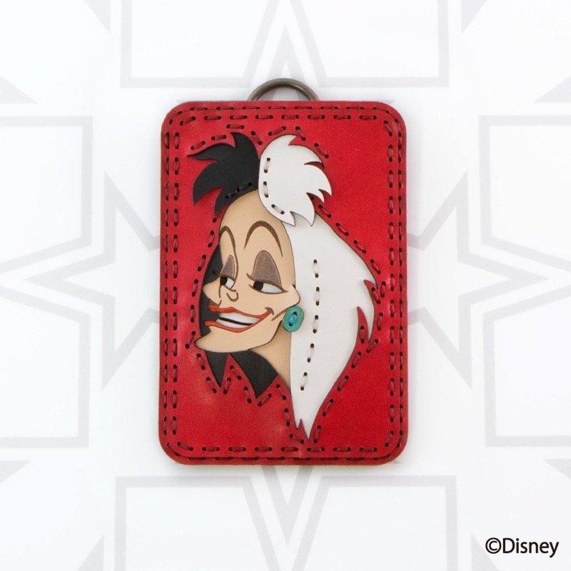 ディズニーヴィランズ / レザーパスケース (クルエラ)